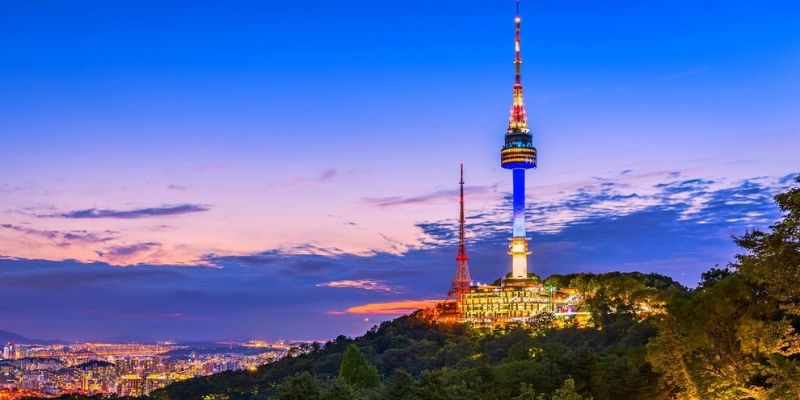 Hình ảnh tháp Namsan ban đêm lung linh với đèn LED